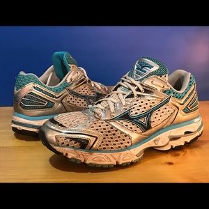Women’s Size 8.5 Blue Mizuno Wave Inspire 7 Shoes